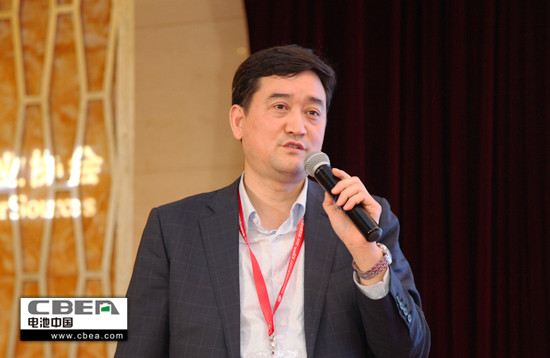 圖為當(dāng)升科技陳彥彬副總經(jīng)理做會(huì)議演講.jpg