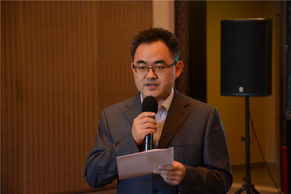 研討會1-中國汽車技術研究中心新能源汽車與財稅政策研究室副主任-方海峰.jpg