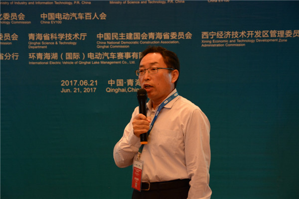 研討會1-中國化學與物理電源行業協會秘書長-劉彥龍.jpg