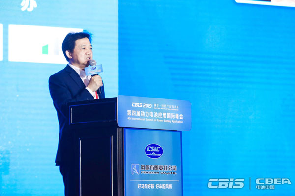 國家科技成果轉化基金新能源汽車創(chuàng)業(yè)投資子基金合伙人兼總裁方建華主持會議