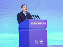 國家工業(yè)和信息化部原材料工業(yè)司副司長馮猛致辭