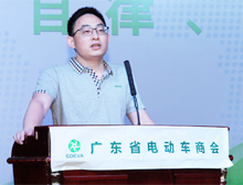 商會(huì)秘書長藍(lán)世有匯報(bào)商會(huì)工作情況