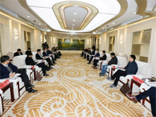 浙江省長(zhǎng)興縣委書(shū)記呂志良、縣長(zhǎng)周衛(wèi)兵新春走訪(fǎng)超威集團(tuán)助推開(kāi)門(mén)紅