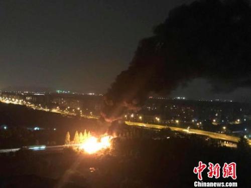 圖為 事故發生現場。 鐘新 攝 點擊進入下一頁