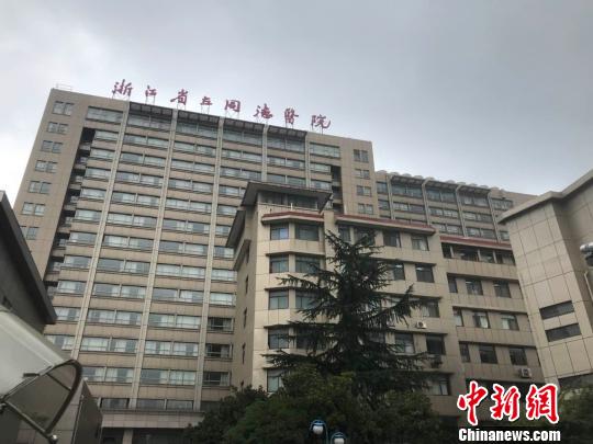 圖為 傷者被送往浙江省立同德醫院。 張斌 攝 點擊進入下一頁